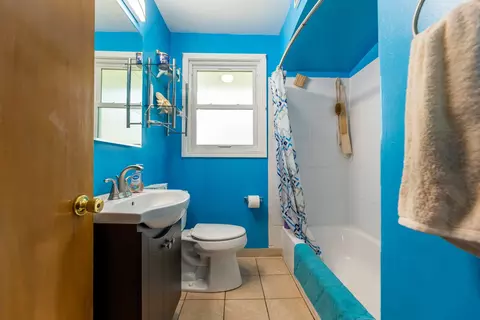 Bath - 4604 Maple Ave, Forest View, IL 60402 photo 1 of 4