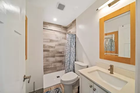 Bath - 3805 Rywick Ct, Rolling Meadows, IL 60008 photo 3 of 3