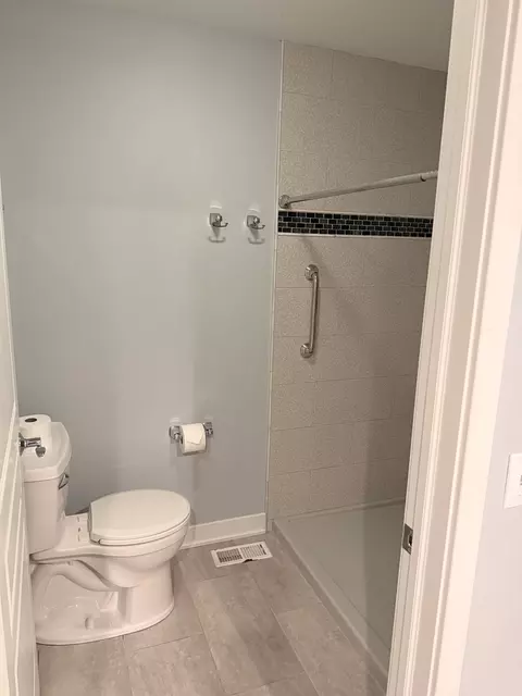 Bath - 21070 W Hazelnut Ln, Plainfield, IL 60544 photo 7 of 7