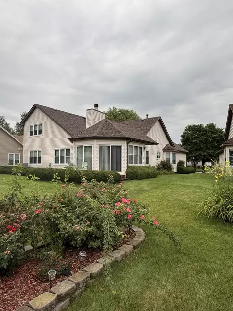 Exterior - 21070 W Hazelnut Ln, Plainfield, IL 60544 photo 3 of 9