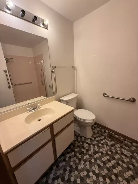 Bath - 21070 W Hazelnut Ln, Plainfield, IL 60544 photo 1 of 7