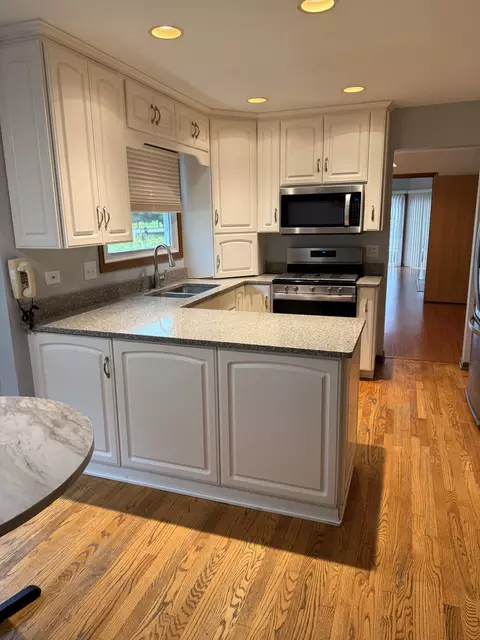 Kitchen - 21070 W Hazelnut Ln, Plainfield, IL 60544 photo 3 of 6