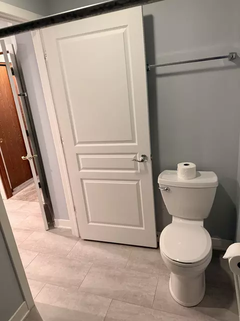 Bath - 21070 W Hazelnut Ln, Plainfield, IL 60544 photo 6 of 7