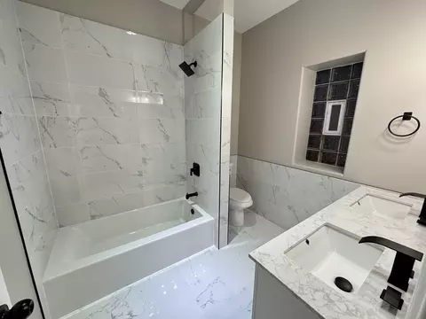 Bath - 543 E 43rd St #3W, Chicago, IL 60653 photo 5 of 5