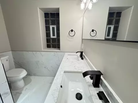 Bath - 543 E 43rd St #3W, Chicago, IL 60653 photo 3 of 5