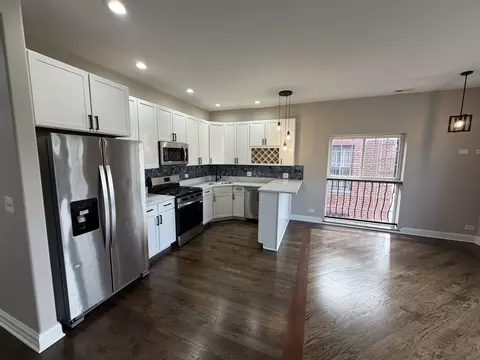 Kitchen - 543 E 43rd St #3W, Chicago, IL 60653 photo 2 of 4