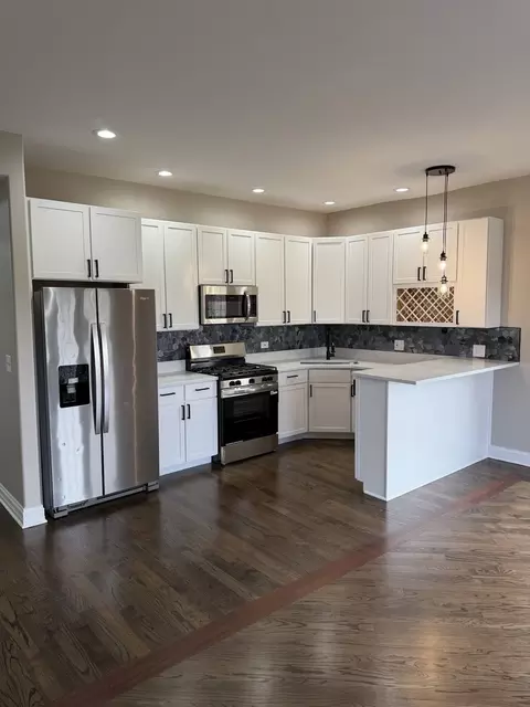 Kitchen - 543 E 43rd St #3W, Chicago, IL 60653 photo 1 of 4