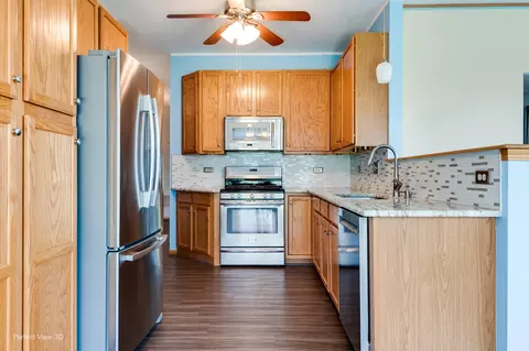 Kitchen - 19226 Crescent Dr, Mokena, IL 60448 photo 2 of 5