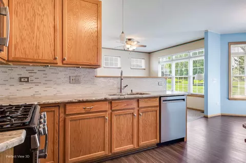 Kitchen - 19226 Crescent Dr, Mokena, IL 60448 photo 5 of 5
