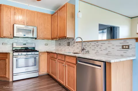 Kitchen - 19226 Crescent Dr, Mokena, IL 60448 photo 3 of 5