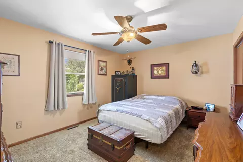 Bedroom - 606 Edgelawn Dr, Plano, IL 60545 photo 2 of 5