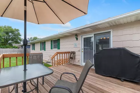 Exterior - 606 Edgelawn Dr, Plano, IL 60545 photo 3 of 8