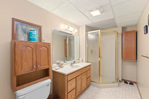 Bath - 606 Edgelawn Dr, Plano, IL 60545 photo 3 of 3