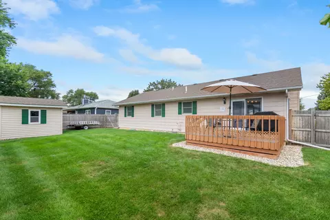 Exterior - 606 Edgelawn Dr, Plano, IL 60545 photo 2 of 8