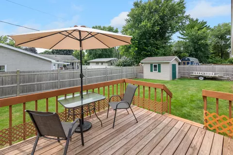 Exterior - 606 Edgelawn Dr, Plano, IL 60545 photo 6 of 8