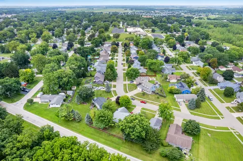View/Area - 606 Edgelawn Dr, Plano, IL 60545 photo 11 of 15
