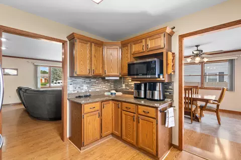Kitchen - 606 Edgelawn Dr, Plano, IL 60545 photo 2 of 4