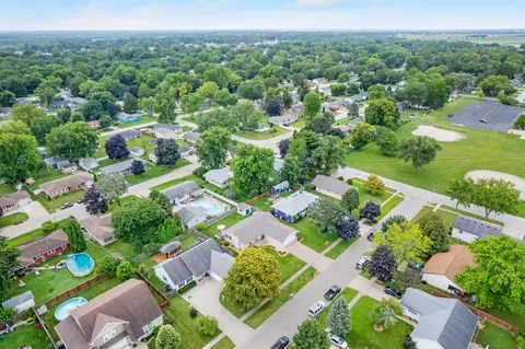 View/Area - 606 Edgelawn Dr, Plano, IL 60545 photo 3 of 15