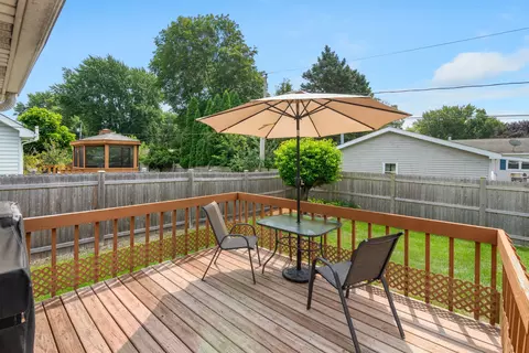 Exterior - 606 Edgelawn Dr, Plano, IL 60545 photo 5 of 8