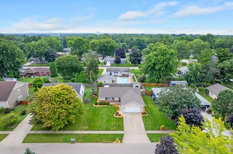 View/Area - 606 Edgelawn Dr, Plano, IL 60545 photo 1 of 15