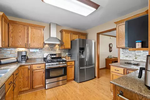 Kitchen - 606 Edgelawn Dr, Plano, IL 60545 photo 1 of 4