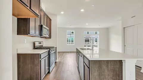 Kitchen - 1336 Foxglove Dr, Bartlett, IL 60103 photo 11 of 12