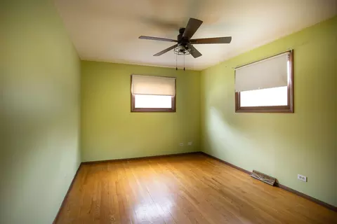 Bedroom - 936 Estes St, Gurnee, IL 60031 photo 2 of 4