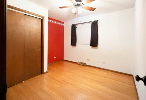 Bedroom - 936 Estes St, Gurnee, IL 60031 photo 3 of 4