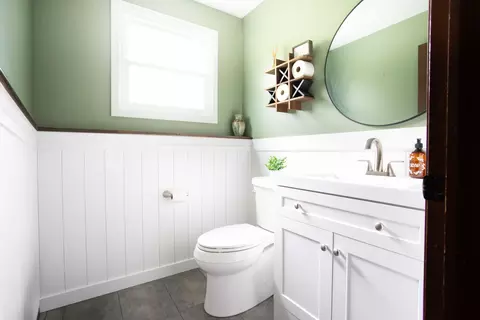 Bath - 936 Estes St, Gurnee, IL 60031 photo 2 of 2