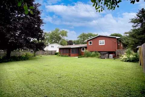 Exterior - 936 Estes St, Gurnee, IL 60031 photo 6 of 9