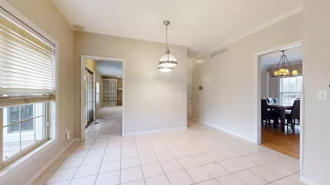 Dining - 2107 Crossgate Ct, Champaign, IL 61822 photo 2 of 6