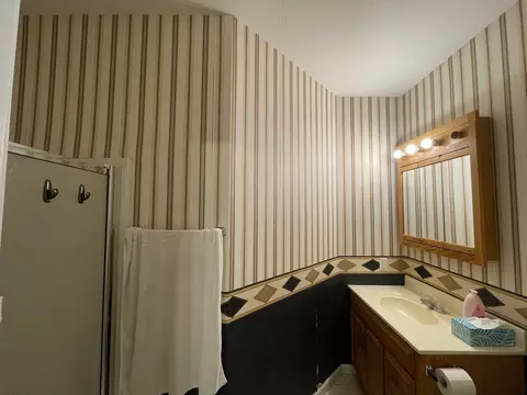 Bath - 2107 Crossgate Ct, Champaign, IL 61822 photo 6 of 6