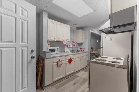Kitchen - 16609 Emerald Ave, Harvey, IL 60426 photo 2 of 3