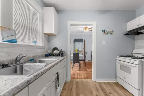Entry Way - 16609 Emerald Ave, Harvey, IL 60426 photo 5 of 5