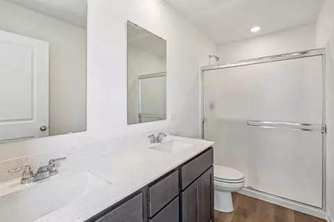 Bath - 1370 Foxglove Dr, Bartlett, IL 60103 photo 1 of 6
