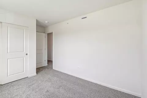 Bedroom - 1370 Foxglove Dr, Bartlett, IL 60103 photo 5 of 10
