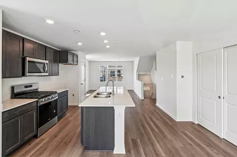 Kitchen - 1370 Foxglove Dr, Bartlett, IL 60103 photo 1 of 11