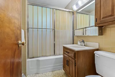 Bath - 2115 Maple Rd, Joliet, IL 60432 photo 1 of 2