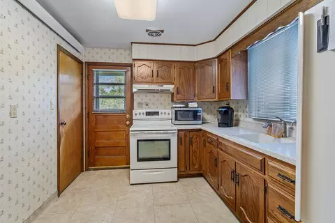 Kitchen - 2115 Maple Rd, Joliet, IL 60432 photo 1 of 2