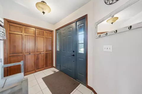 Entry Way - 8 Woodside Ave, Kankakee, IL 60901 photo 1 of 3