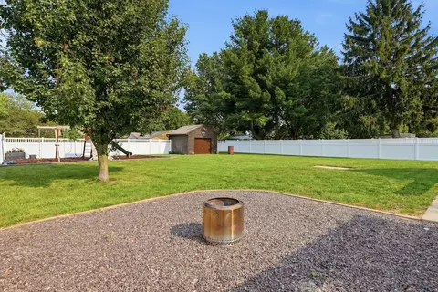 Exterior - 8 Woodside Ave, Kankakee, IL 60901 photo 7 of 8