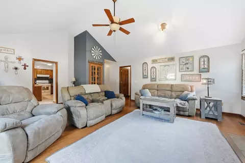 Entry Way - 8 Woodside Ave, Kankakee, IL 60901 photo 3 of 3