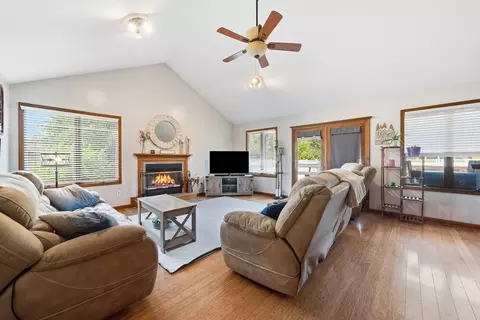 Living - 8 Woodside Ave, Kankakee, IL 60901 photo 1 of 2