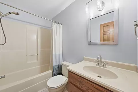 Bath - 8 Woodside Ave, Kankakee, IL 60901 photo 1 of 2