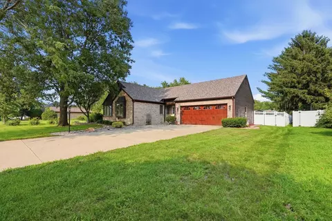 Exterior - 8 Woodside Ave, Kankakee, IL 60901 photo 2 of 8