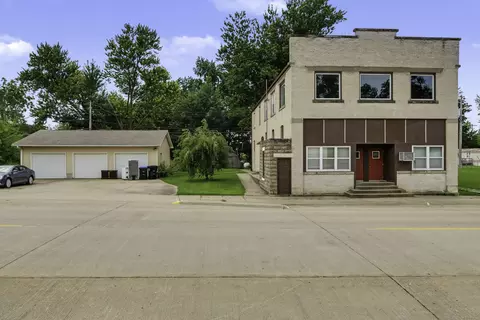 111 Broadway St, Charlotte, IA 52731