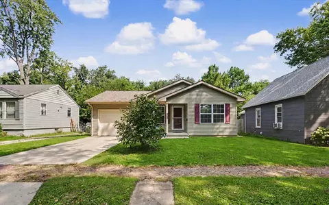 908 E Oregon St, Urbana, IL 61801