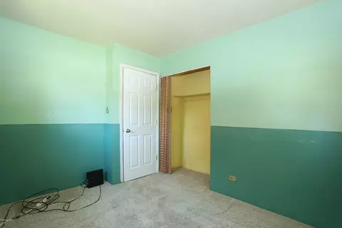 Bedroom - 2055 Shepard Rd, Hoffman Estates, IL 60169 photo 6 of 6