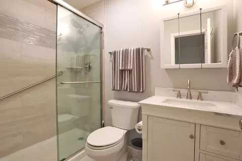 Bath - 2055 Shepard Rd, Hoffman Estates, IL 60169 photo 1 of 2