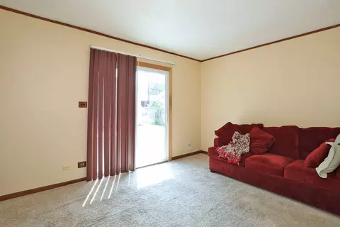 Living - 2055 Shepard Rd, Hoffman Estates, IL 60169 photo 1 of 3